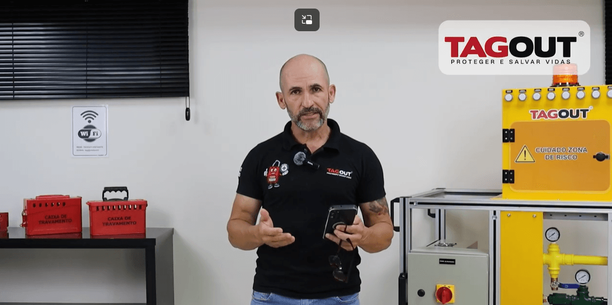Máquina com botão de emergência e proteção NR-12 precisa de aplicação do LOTO?